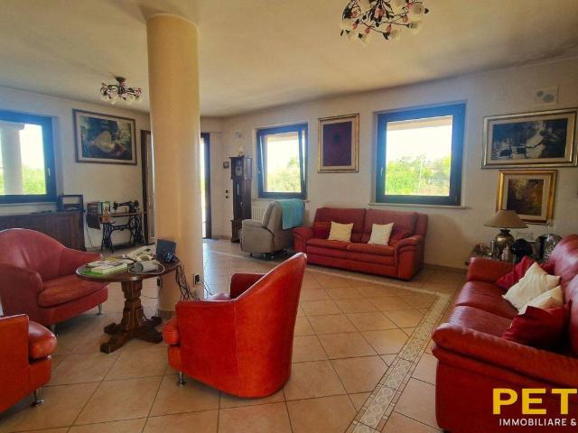 Villa Indipendente in vendita a Unione dei Comuni della Val Vibrata, Colonnella