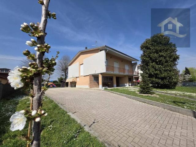 Villa Indipendente in vendita a Colorno, Reggio Emilia