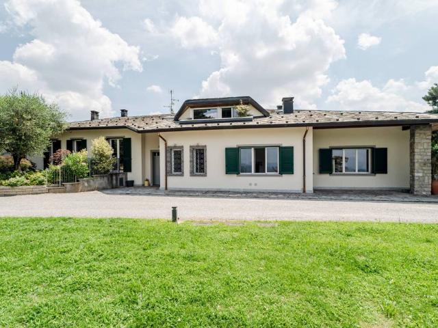 Villa Indipendente in vendita a Parè, Colverde