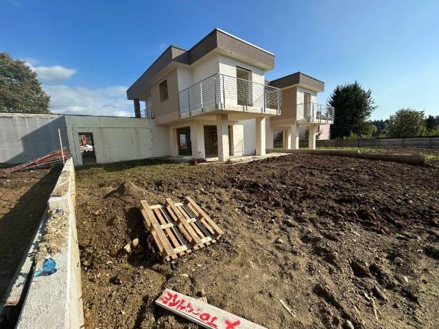 Villa Indipendente in vendita a Parè, Colverde