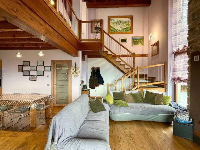 Villa Indipendente in vendita a Colzate, Lombardia
