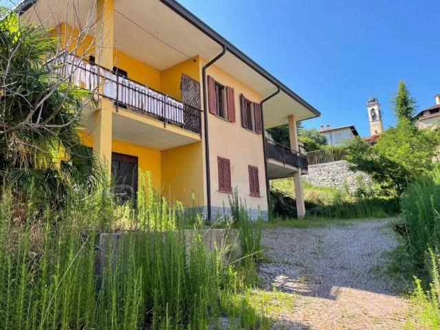 Villa Indipendente in vendita a Comabbio, Lombardia
