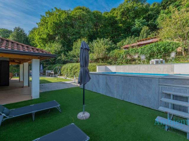 Villa Indipendente in vendita a Comabbio, Varese