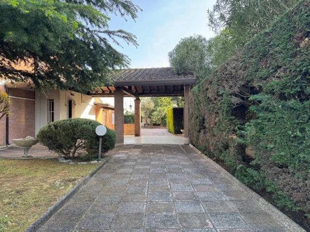 Villa Indipendente in vendita a Villaggio Galattico, Comacchio