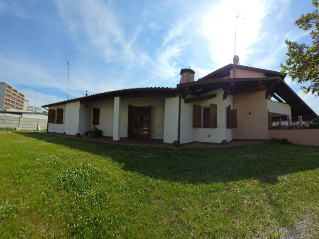 Villa Indipendente in vendita a Lido di Pomposa, Comacchio