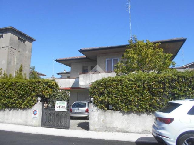 Villa Indipendente in vendita a Comacchio, Reggio Emilia