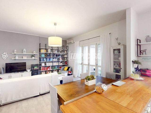 Villa Indipendente in vendita a Comazzo, Lombardia