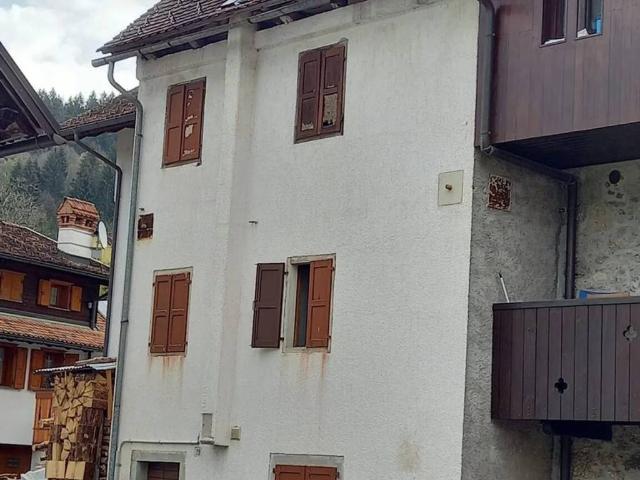 Villa Indipendente in vendita a Comeglians, Friuli-Venezia Giulia