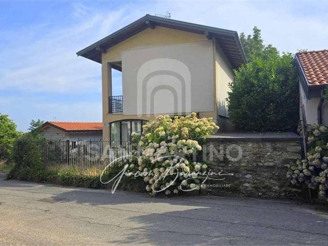 Villa Indipendente in vendita a Comerio, Lombardia