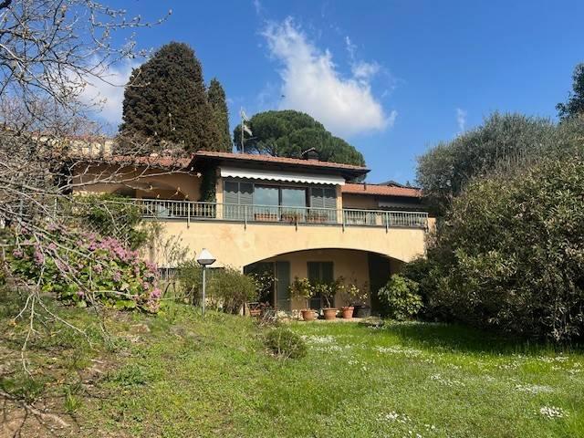 Villa Indipendente in vendita a Comerio, Lombardia