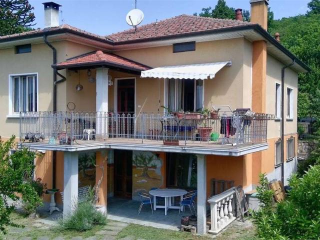 Villa Indipendente in vendita a Comunità Montana Valli del Verbano, Comerio
