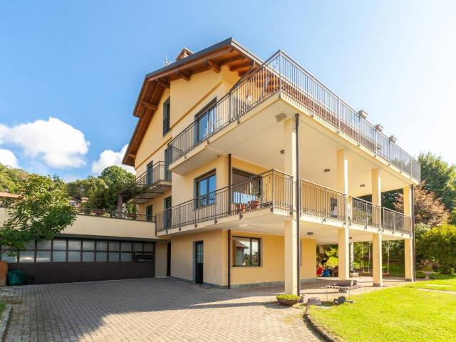 Villa Indipendente in vendita a Comerio, Lombardia