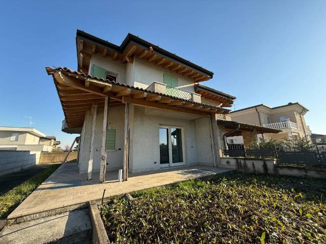 Villa Indipendente in vendita a Comezzano-Cizzago, Comezzano