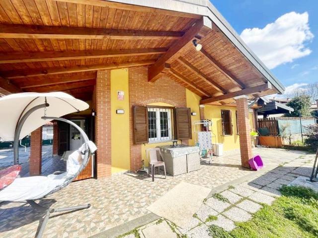 Villa Indipendente in vendita a Comignago, Novara