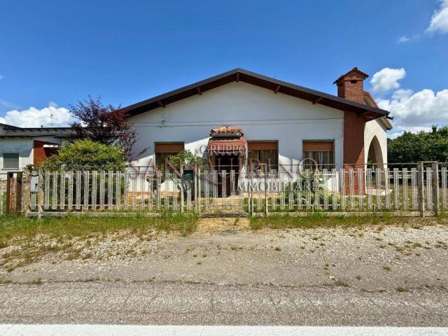 Villa Indipendente in vendita a Commessaggio, Lombardia