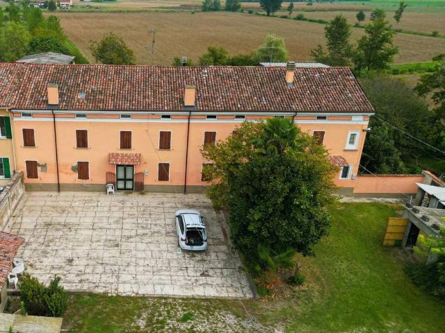 Villa Indipendente in vendita a Commessaggio, Mantova