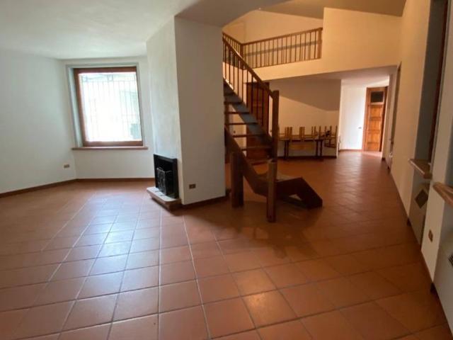 Villa Indipendente in vendita a Commessaggio, Lombardia