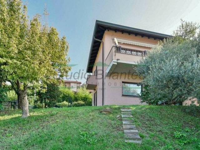 Villa Indipendente in vendita a Trecallo, Como
