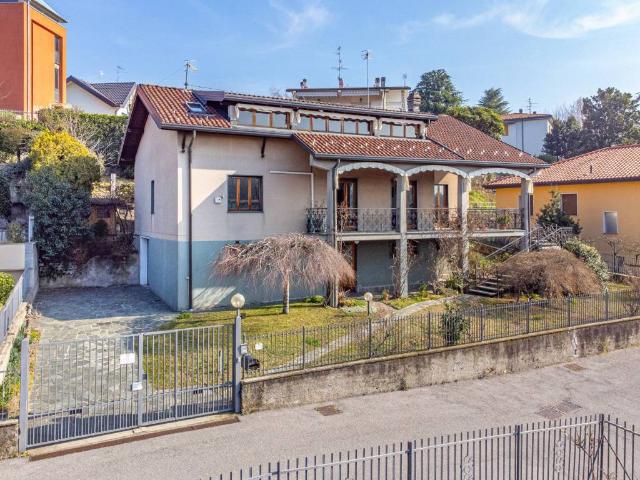 Villa Indipendente in vendita a Prestino, Como