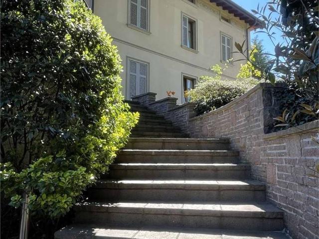 Villa Indipendente in vendita a Como, Lombardia