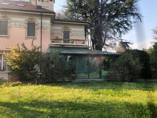 Villa Indipendente in vendita a Lazzago, Como