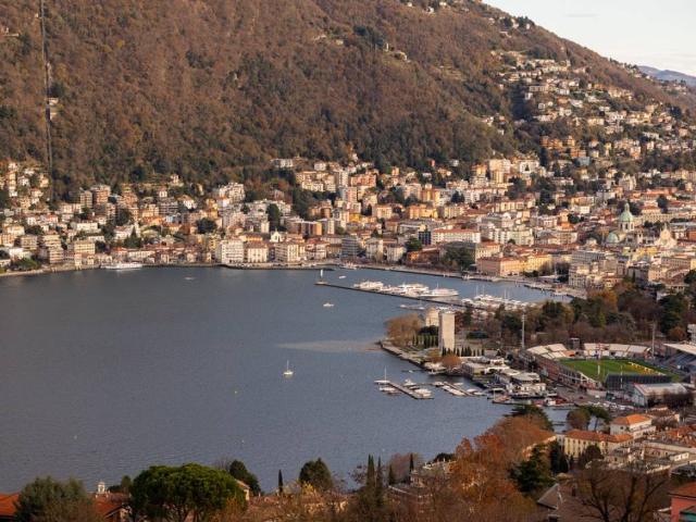 Villa Indipendente in vendita a Cardano, Como