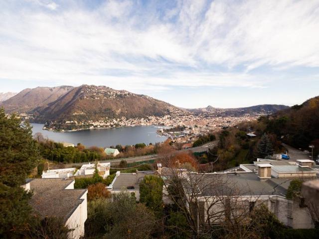 Villa Indipendente in vendita a Cardano, Como