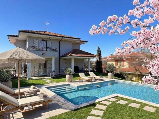 Villa Indipendente in vendita a San Bartolomeo, Como