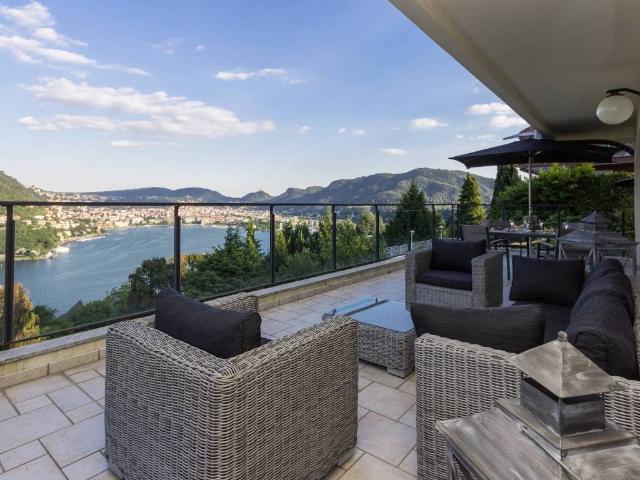 Villa Indipendente in vendita a Tavernola, Como