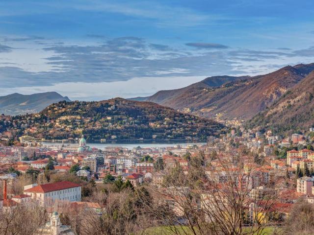 Villa Indipendente in vendita a Città murata, Como