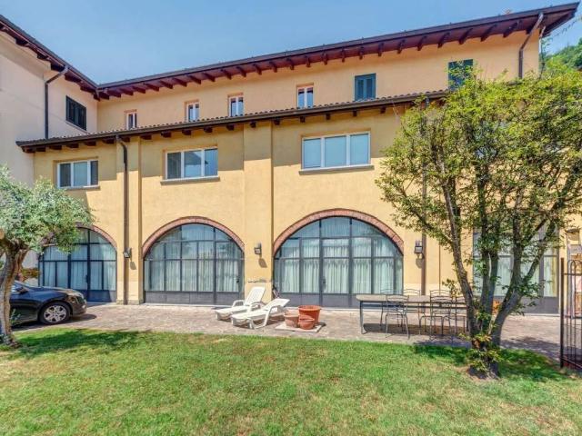 Villa Indipendente in vendita a Como, Lombardia
