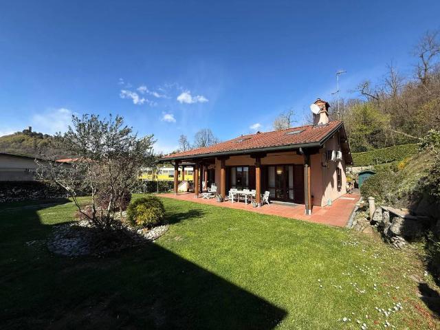 Villa Indipendente in vendita a Muggiò, Como