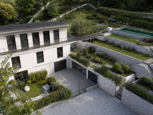 Villa Indipendente in vendita a Cardano, Como