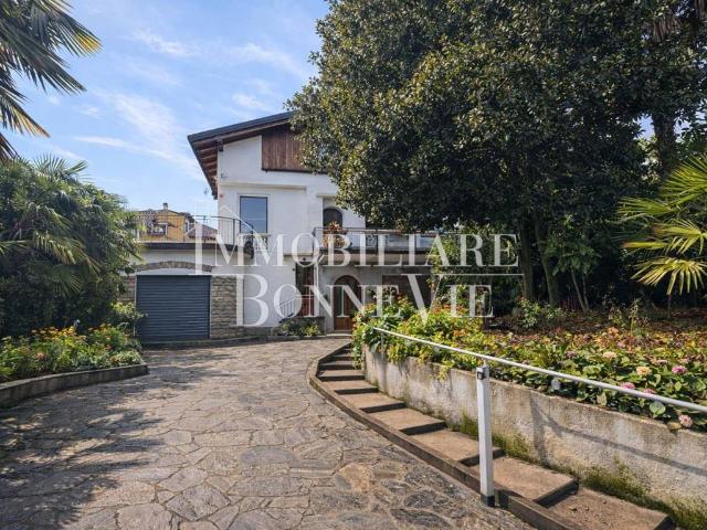 Villa Indipendente in vendita a Santa Marta, Como