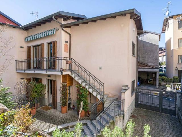 Villa Indipendente in vendita a Camnago Volta, Como