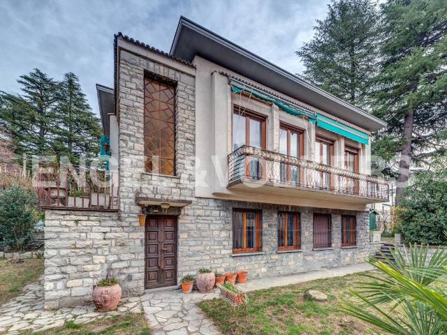 Villa Indipendente in vendita a Como