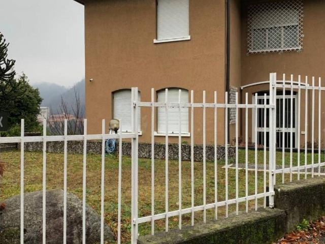 Villa Indipendente in vendita a Muggiò, Como