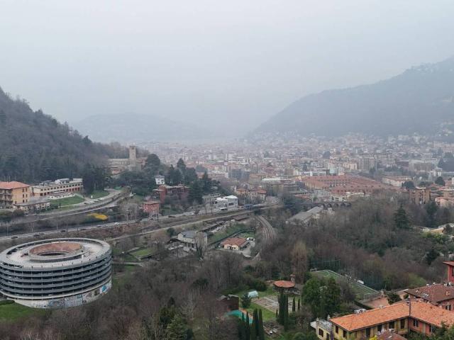 Villa Indipendente in vendita a Muggiò, Como