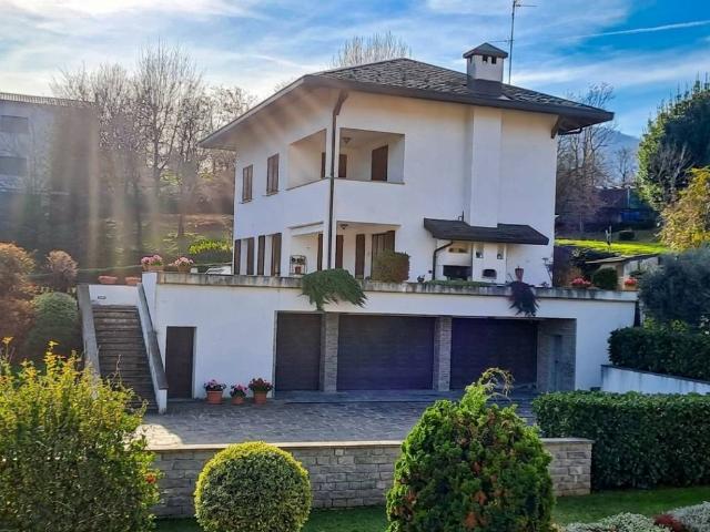 Villa Indipendente in vendita a Sagnino, Como