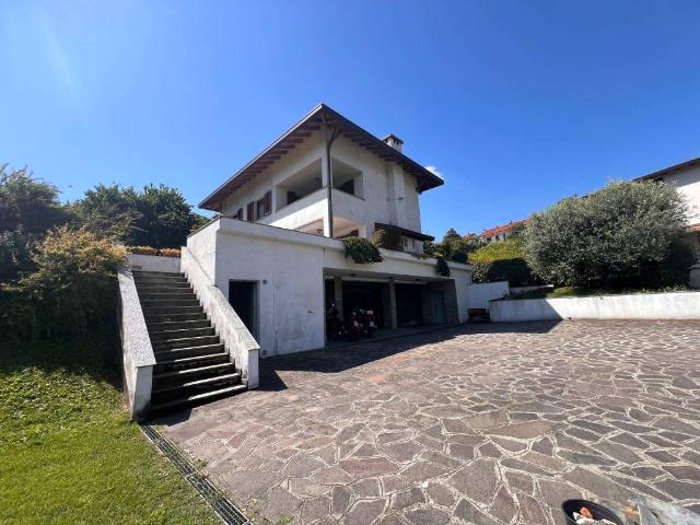 Villa Indipendente in vendita a Sagnino, Como