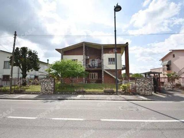Villa Indipendente in vendita a Piazza, Concamarise