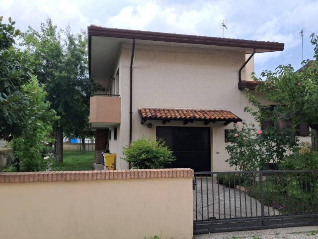 Villa Indipendente in vendita a Concordia Sagittaria, Veneto