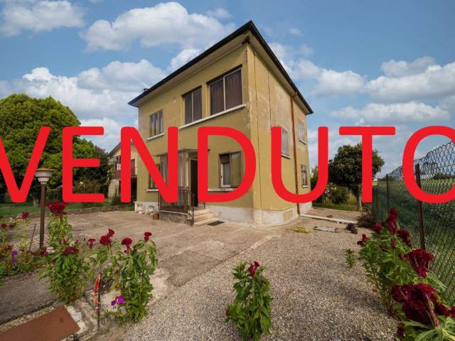 Villa Indipendente in vendita a Agrate Brianza, Lombardia