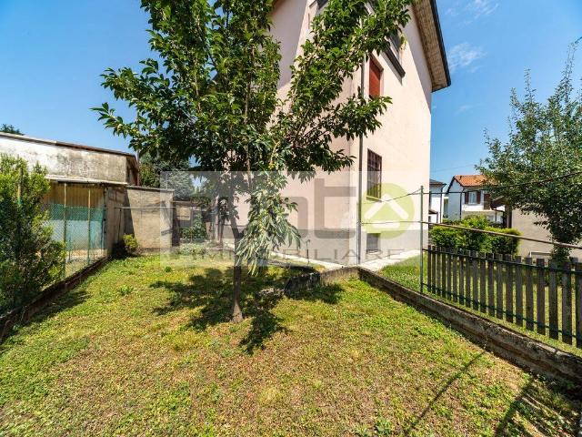 Villa Indipendente in vendita a Concorezzo, Lombardia