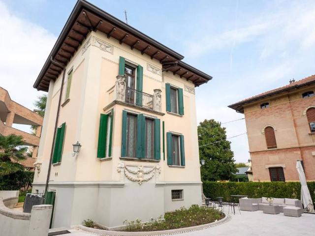 Villa Indipendente in vendita a Parè, Conegliano