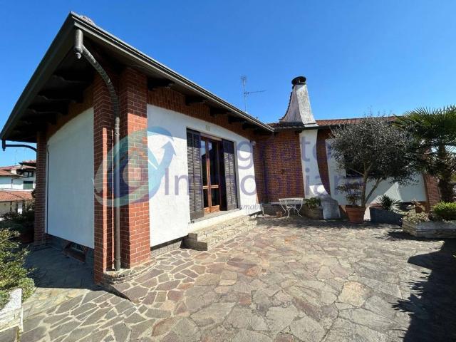 Villa Indipendente in vendita a Confienza, Lombardia