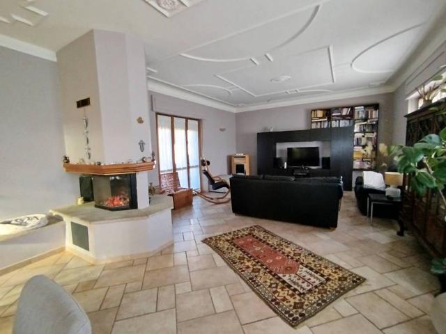 Villa Indipendente in vendita a Confienza, Lombardia