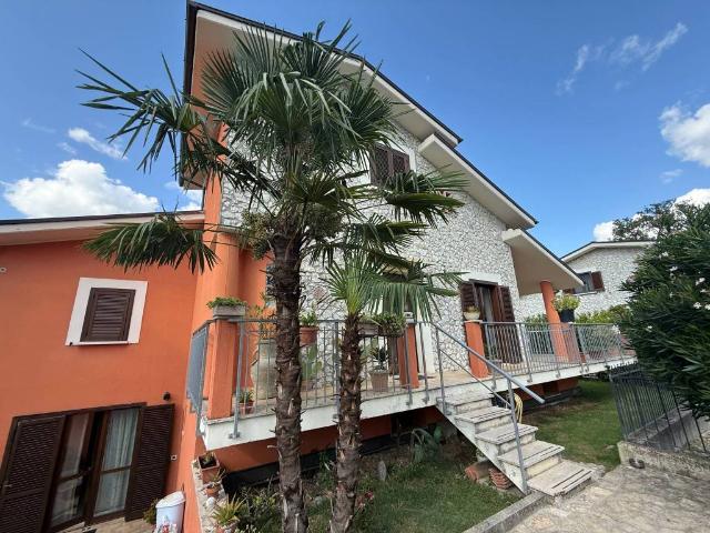 Villa Indipendente in vendita a Contigliano, Lazio