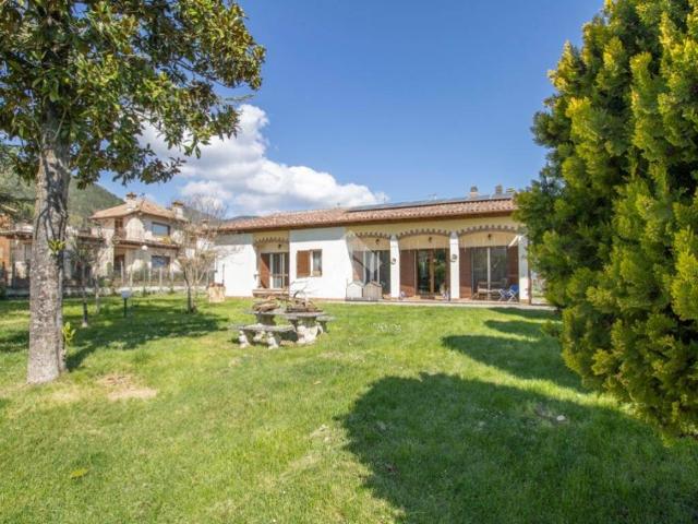 Villa Indipendente in vendita a Contigliano, Lazio
