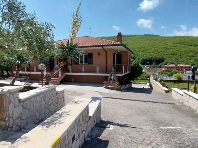Villa Indipendente in vendita a Contrada, Campania